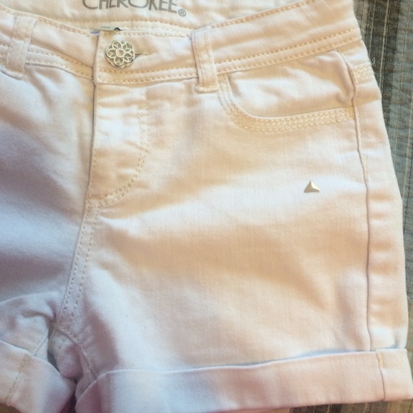 Shorts - Picture 4 of 4