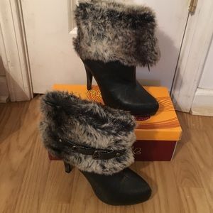 Cute boots with the far