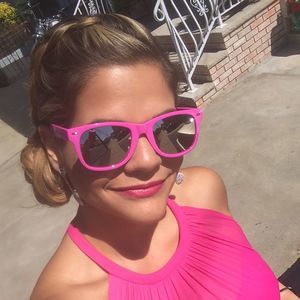 Meet your Posher, Stella