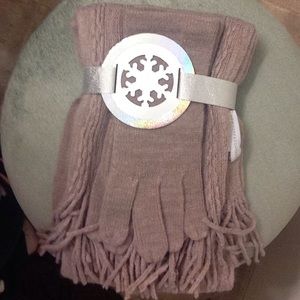 New York an company scarf an gloves