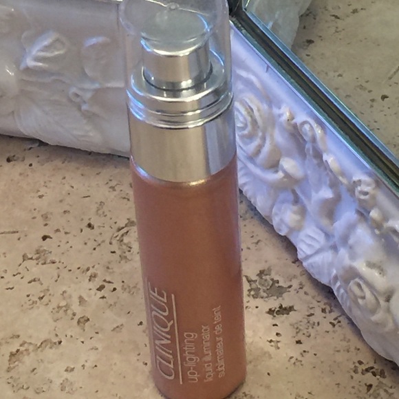 Clinique up lighting liquid illuminator