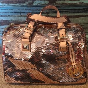 Unique AUTHENTIC Michael Kors barrel bag!