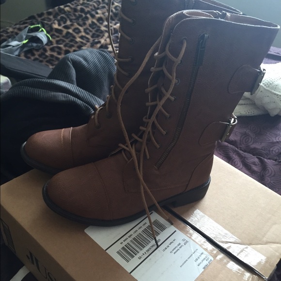 Size 8 boots. Fits a 7-7.5 - Picture 3 of 4