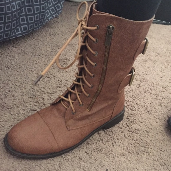 Size 8 boots. Fits a 7-7.5 - Picture 4 of 4