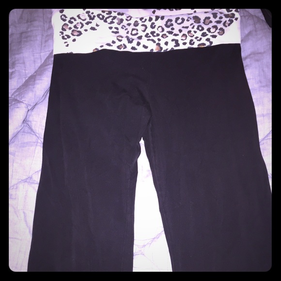 Victoria's Secret Pants - Victoria Secret Yoga Crops