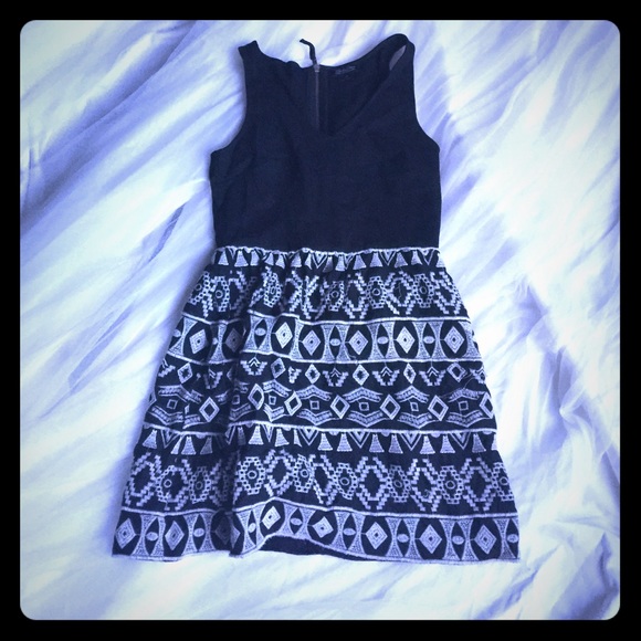 Lucky Brand in black and white Aztec design.