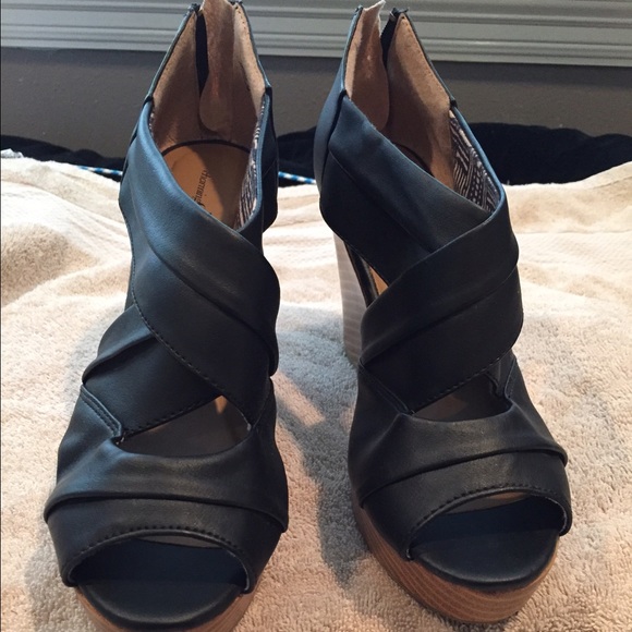 Black Charming Charlie wedges