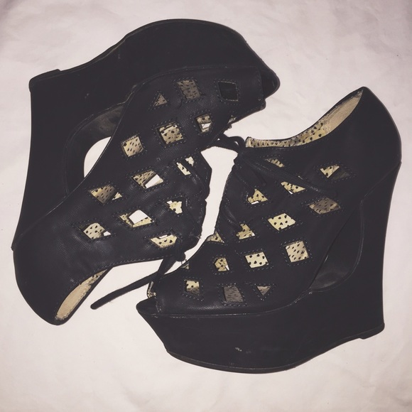 Bamboo Reveal-06 Cut Out Lace Up Platform Wedge