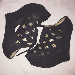 Bamboo Reveal-06 Cut Out Lace Up Platform Wedge