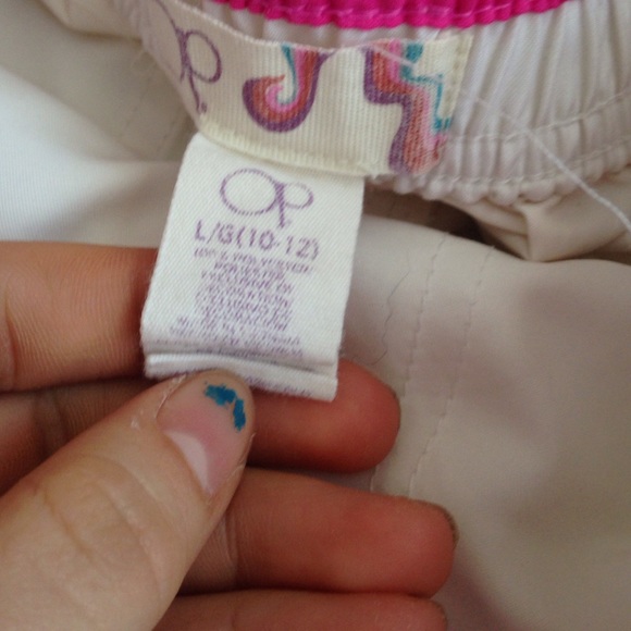 Shorts - Picture 2 of 3