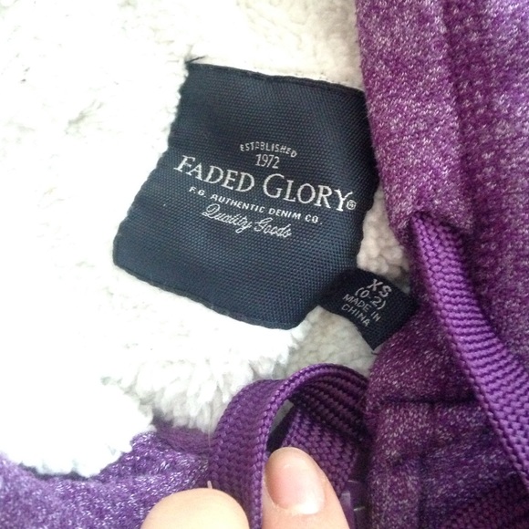 Sweatshirt - Picture 2 of 3