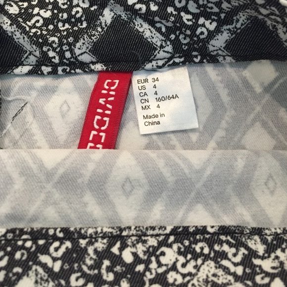 H&M High Waisted Print Skirt - Picture 3 of 3