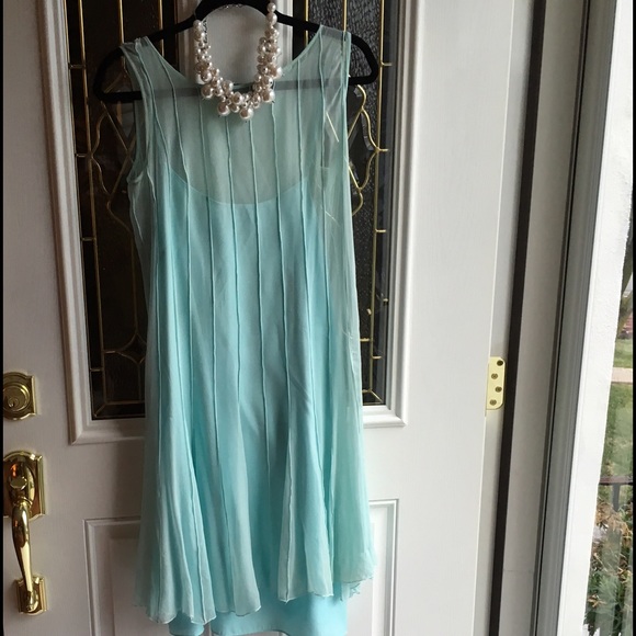 💯% silk Calvin Klein dress - Picture 2 of 4