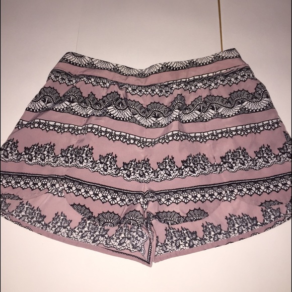 Light Pink Detailed Shorts High Rise