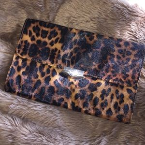 Cheetah print clutch ✨
