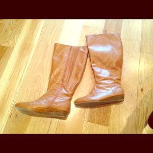 🎀Cognac color low wedge WIDE calf boots🎀