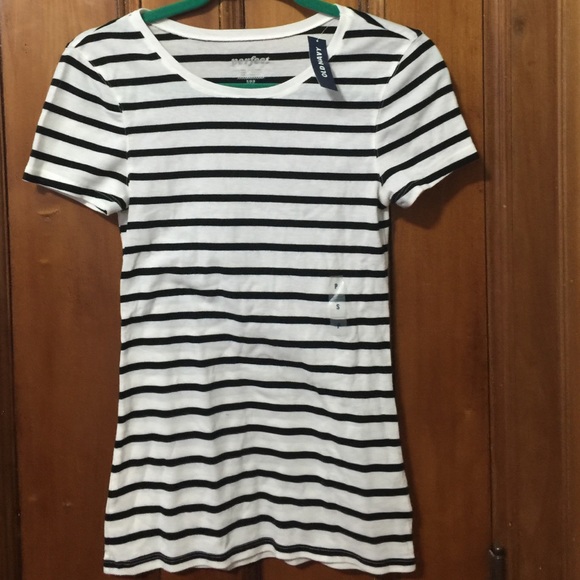 🎭Old Navy NWT Stripped Short Sleeve T-Shirt🎭