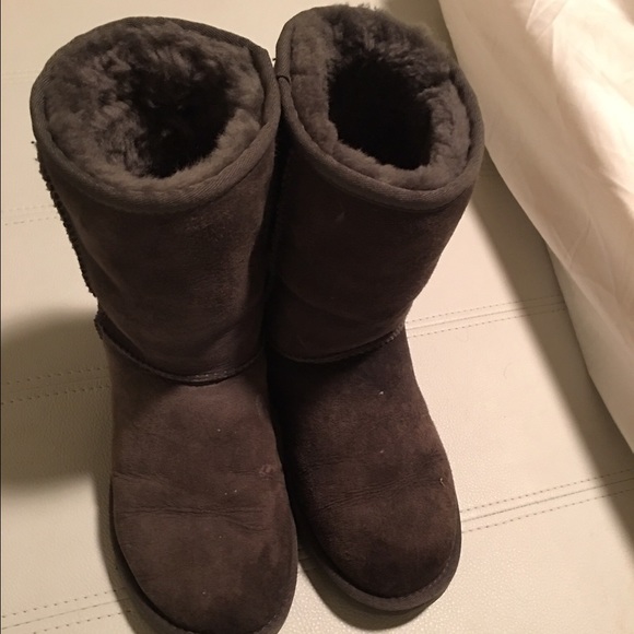 Grey uggs.