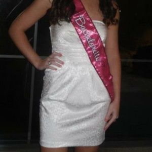 White dress only worn once.