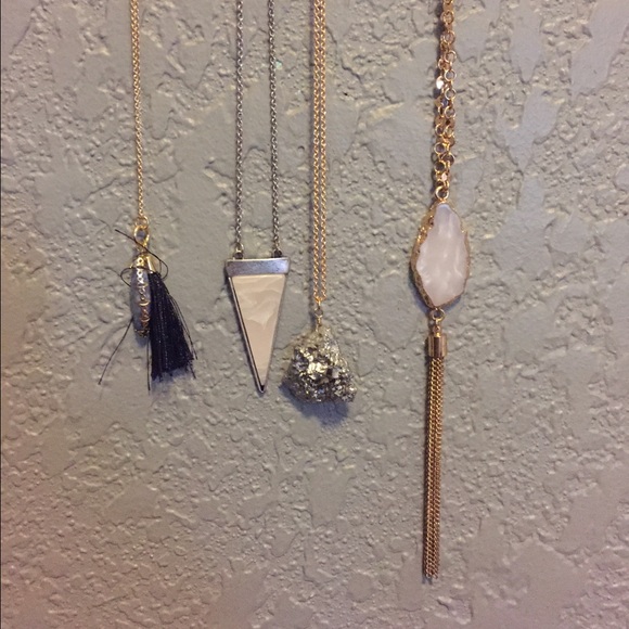 NECKLACE LOT
