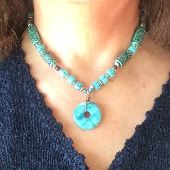 Turquoise Color Beaded Necklace - Picture 2 of 3