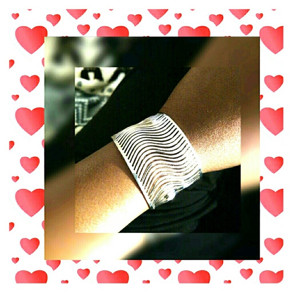 Silver swirl bracelet