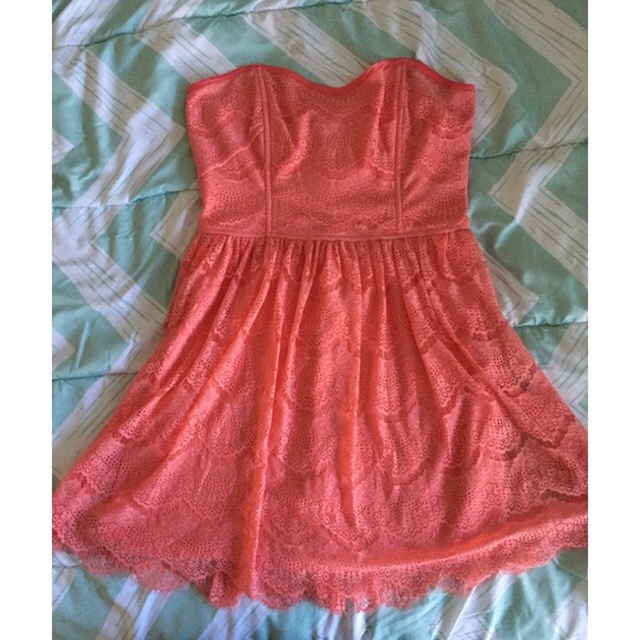 ❌SOLD❌Peach Strapless, Lace Dress