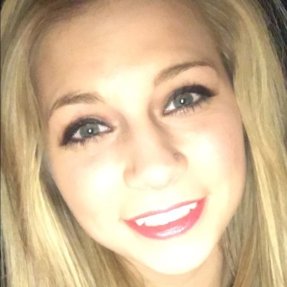 Meet your Posher, Carrie - Picture 1 of 1