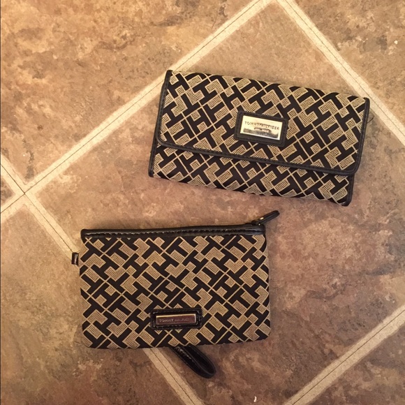 Tommy Hilfiger bundle. Wallet and wristlet.