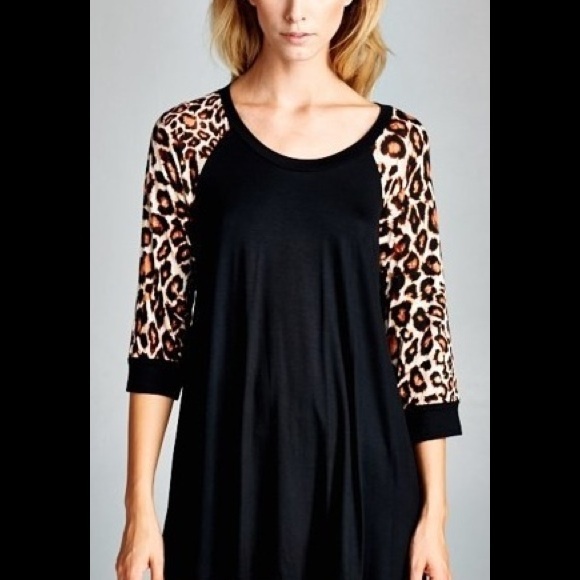 NWOT BEAUTIFUL ANIMAL PRINT SLEEVE TOP!!! - Picture 2 of 3
