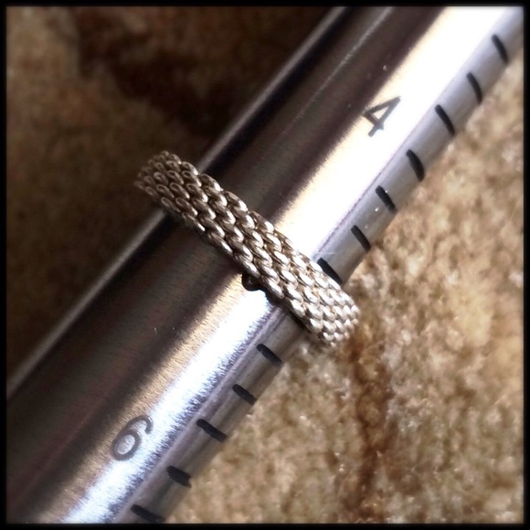 Tiffany & Co. Narrow Somerset Ring - Picture 4 of 4