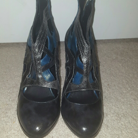 Shoes - Picture 2 of 3