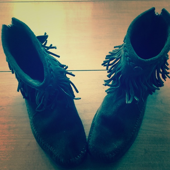 Minnetonka Shoes - Minnetonka Brand size 8 ankle booties