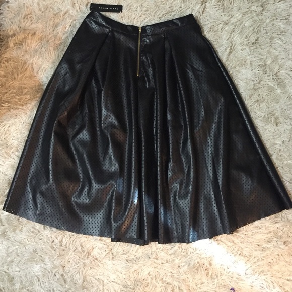 ๐HP 2/3 Perforated Midi & Tulle Skirt! - Picture 2 of 4