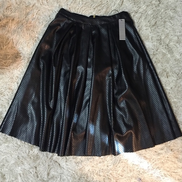 ๐HP 2/3 Perforated Midi & Tulle Skirt! - Picture 3 of 4