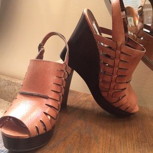 WEDGE SANDAL