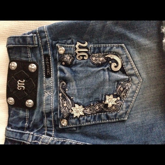 *SOLD* Miss Me jean shorts - Picture 3 of 4