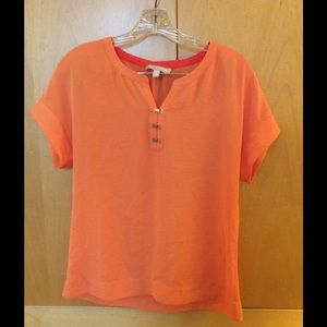 Short sleeve blouse.