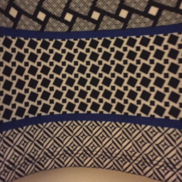 Max Studio Retro Patterned Sleeved Dress - Picture 3 of 4