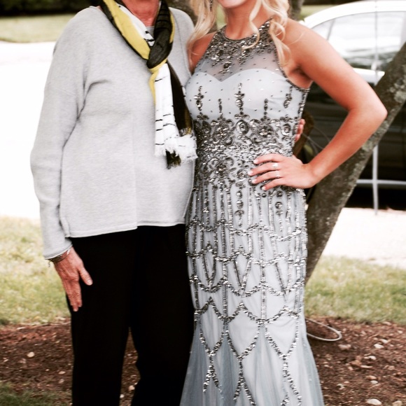 Selling a gorgeous, brand new prom dress!!