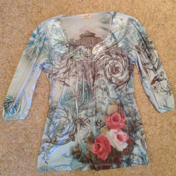 3/4 sleeve top. Size S