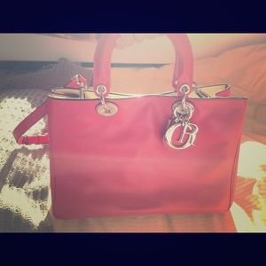 D* tote bag, mature red with silver tag design,New