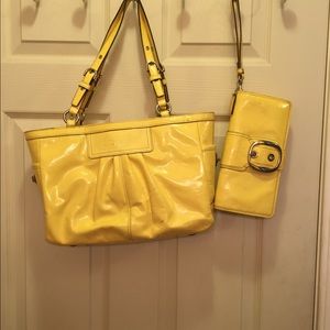 Authentic Coach bundle. Shoulder bag and wallet!