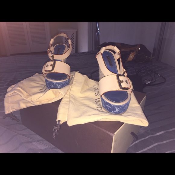 Lady's Louis Vuitton platform sandal. - Picture 2 of 4