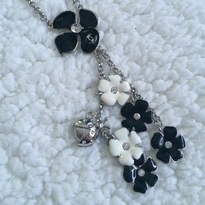 NWOT flower necklace