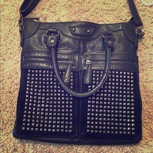 Large back faux leather and studs satchel