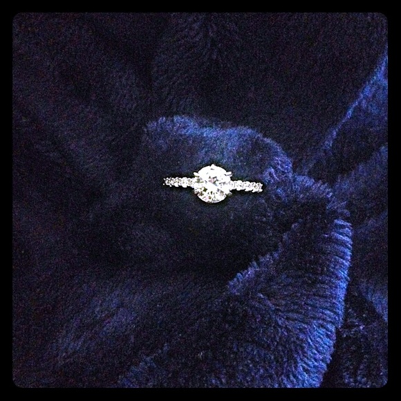 💕SOLD💕 Simply pretty ring