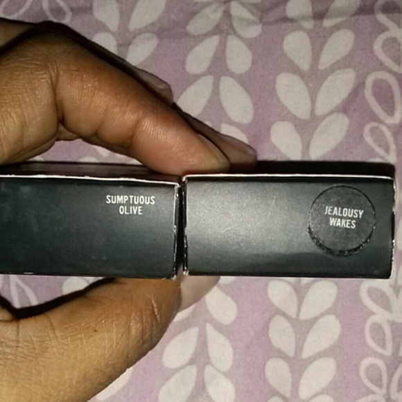 Two MAC shadows - Picture 2 of 2