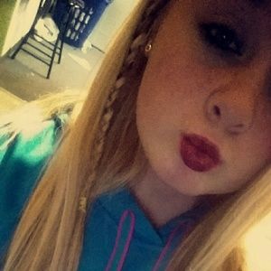 Meet your Posher, Sarina