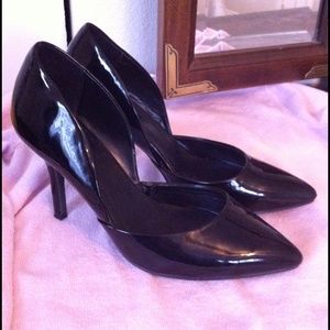 Black shiny heels